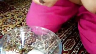 Gangbang mbalikke kanggo wong lanang putih sing nggantheng iki