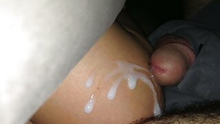 Anak tiri seneng-seneng karo pacar lan ibu tirine
