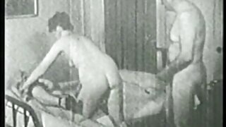 Pirang enom njelajah seksualitas lan kontol gedhe
